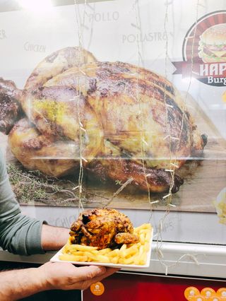 Pollo A L'Ast Con Ensalada Mixta Con Arroz Y Croquetas De Pollo 