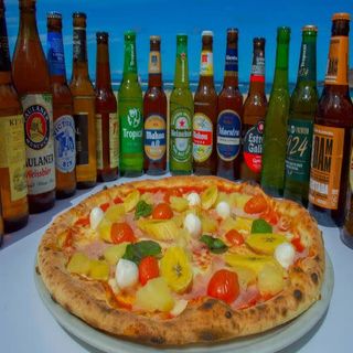 Pizza Tropicale (Jamón cocido, piña y plátano)