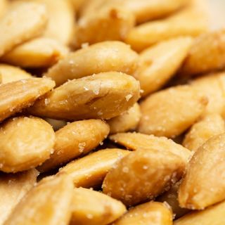 ALMENDRAS FRITAS AL PUNTO DE SAL