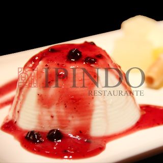 Pannacotta con frutos del bosque
