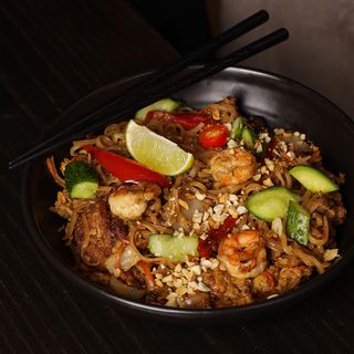 Пад тай з куркою та креветками (510г)