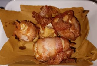 Pollo panato e fritto con bacon e cheddar