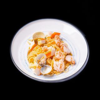 124. Spaghetti con misto di mare