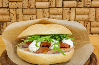 Panino con aringa affumicata