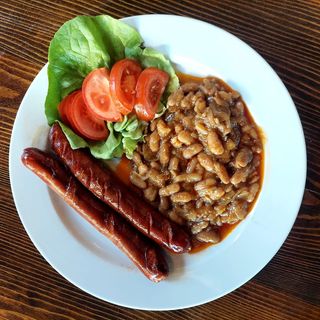 Fasole sarbeasca (Prebranac) cu carnati de vita picanti