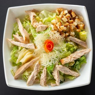 Salata Nutty Caesar (piept de pui)