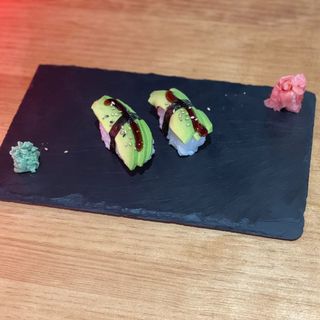 NIGIRI AGUACATE  2 PCS