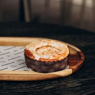 Cynamonka jabłkowa z kruszonką i orzechami