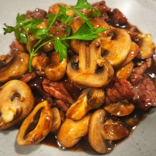 Ternera Con Champiñones