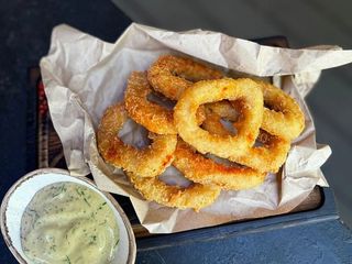 Кільця кальмару смажені