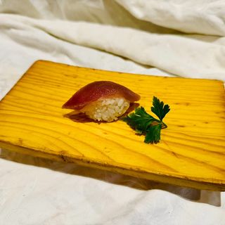 45 Nigiri maguro 