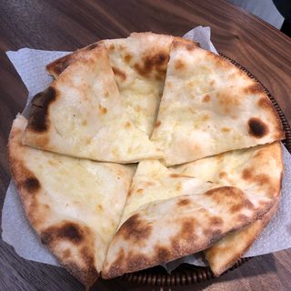 Фокачча с чесноком и сыром