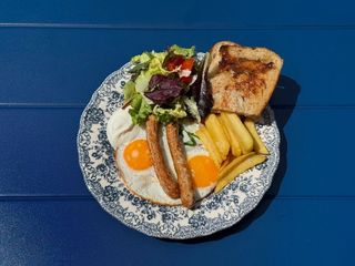 Сніданок з ковбасками