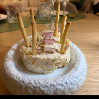 Ensaladilla con anguila ahumada