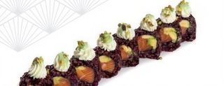 107. Ura black salmon roll 8 pezzi
