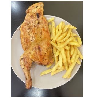 Medio Pollo c/patatas