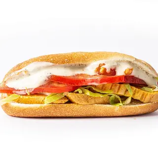 64. Pollo kebab, lechuga, tomate y salsa césar