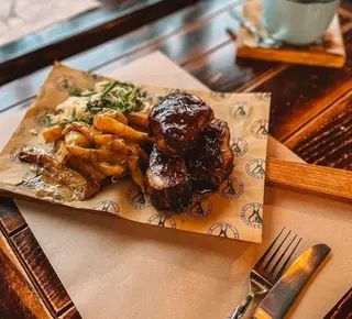 Ребра BBQ з картоплею (330г)