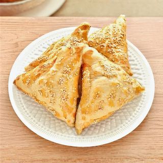 Слоеная самса с сыром