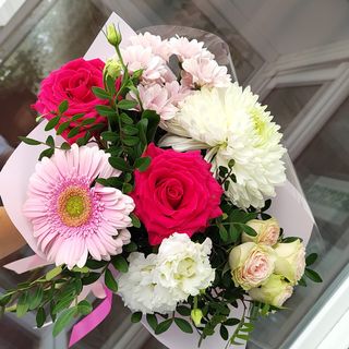 Buchet - Alegerea floristului : alb cu roz 