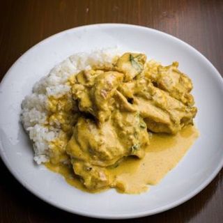 143 RISO CON POLLO AL CURRY 鸡排饭
