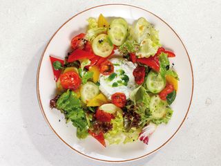 Salată din legume proaspete