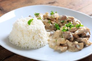 говядина с грибами и рисом