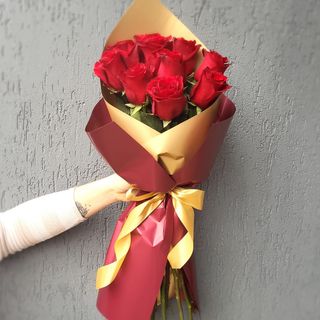 Buchet cu 9 trandafiri roșii 