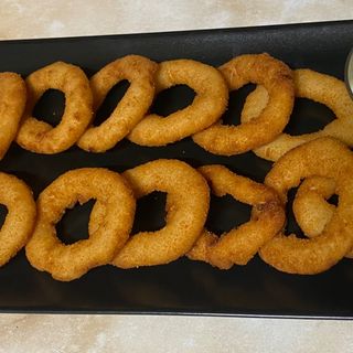 Цибулеві кільця фрі з соусом Тартар