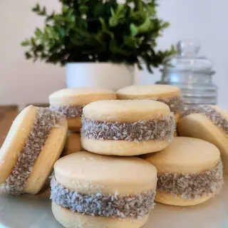 Alfajor de Maicena, Dulce de Leche y Coco