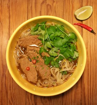 Pho com carne de vaca estufada