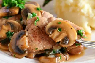 64A. Cerdo con champiñones 