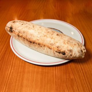 Panuozzo con cotoletta e insalata