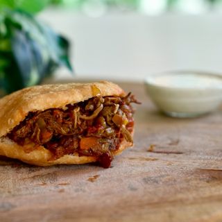 Arepa Carne Mechada
