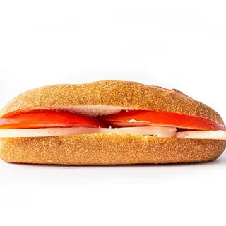 20. Queso madurado y tomate