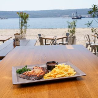 Пушен свински стек (450г)