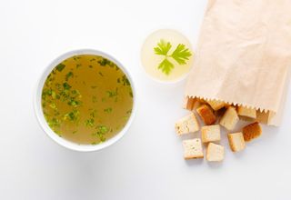 Bulion din carne de pui