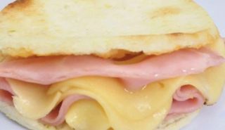 Arepa De Jamón Y Queso