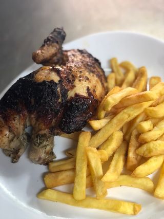 Mezzo pollo con patate