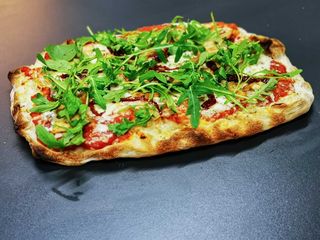 Pinsa  Pomidori secci 