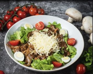 Азиатский салат с кониной 