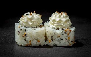 273. Salmone phila roll