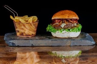 Burger Bacon Barbecue i mini frytki