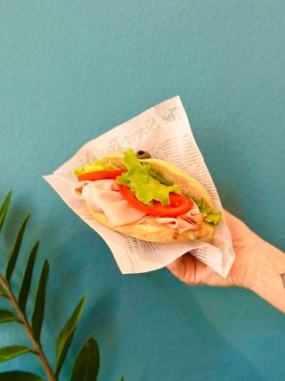 Focaccia con hummus di lenticchie rosse