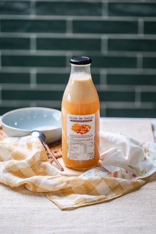 Caldo casero de cocido