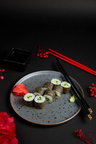 Маки с огурцом/ Maki cu castravete