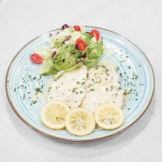 Scaloppina di pollo al limone o vino bianco con contorno del giorno