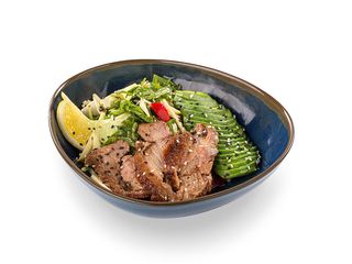 Салат з індичкою та гранатовим соусом