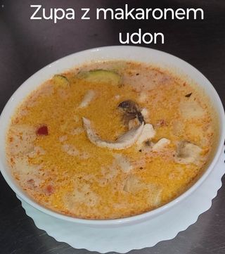 Zupa z makaronem udon i kurczakiem