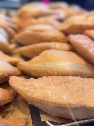 Panzerotto pugliese salsiccia, funghi e zola